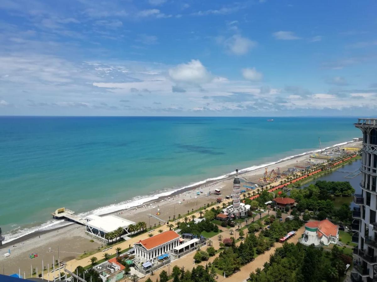 Sea To Sky Beachfront Studio Apartment With Stunning Sea Views In Batumi Ngoại thất bức ảnh