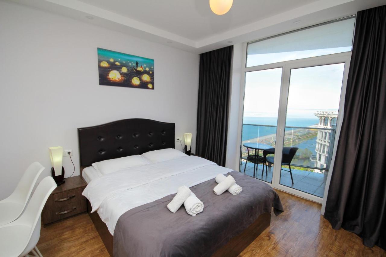 Sea To Sky Beachfront Studio Apartment With Stunning Sea Views In Batumi Ngoại thất bức ảnh