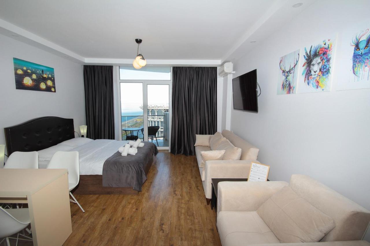 Sea To Sky Beachfront Studio Apartment With Stunning Sea Views In Batumi Ngoại thất bức ảnh