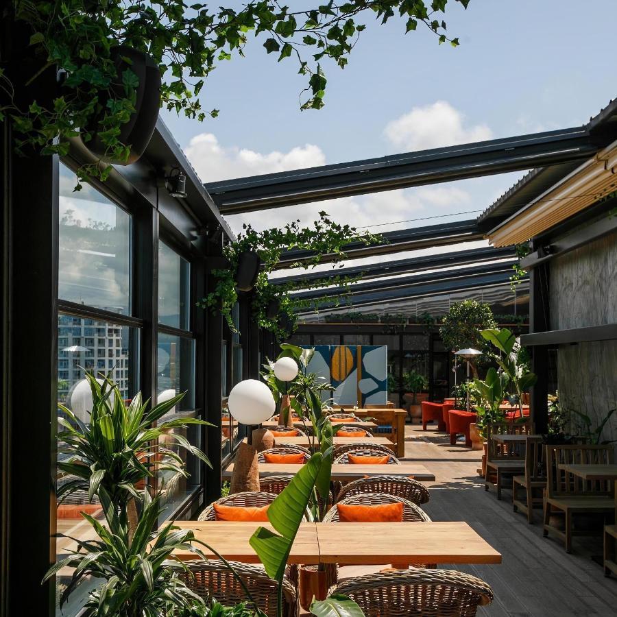 Sea To Sky Beachfront Studio Apartment With Stunning Sea Views In Batumi Ngoại thất bức ảnh