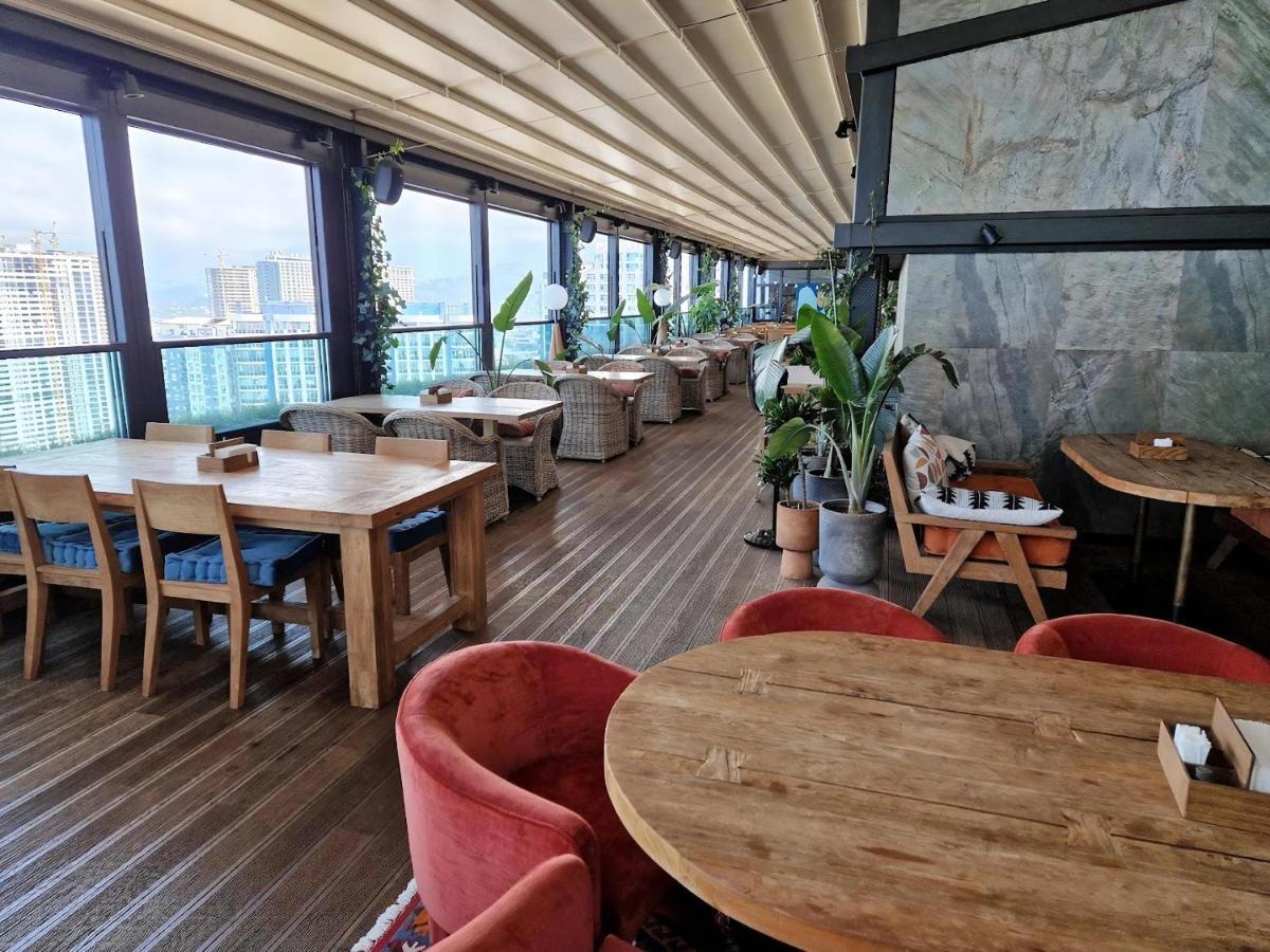 Sea To Sky Beachfront Studio Apartment With Stunning Sea Views In Batumi Ngoại thất bức ảnh
