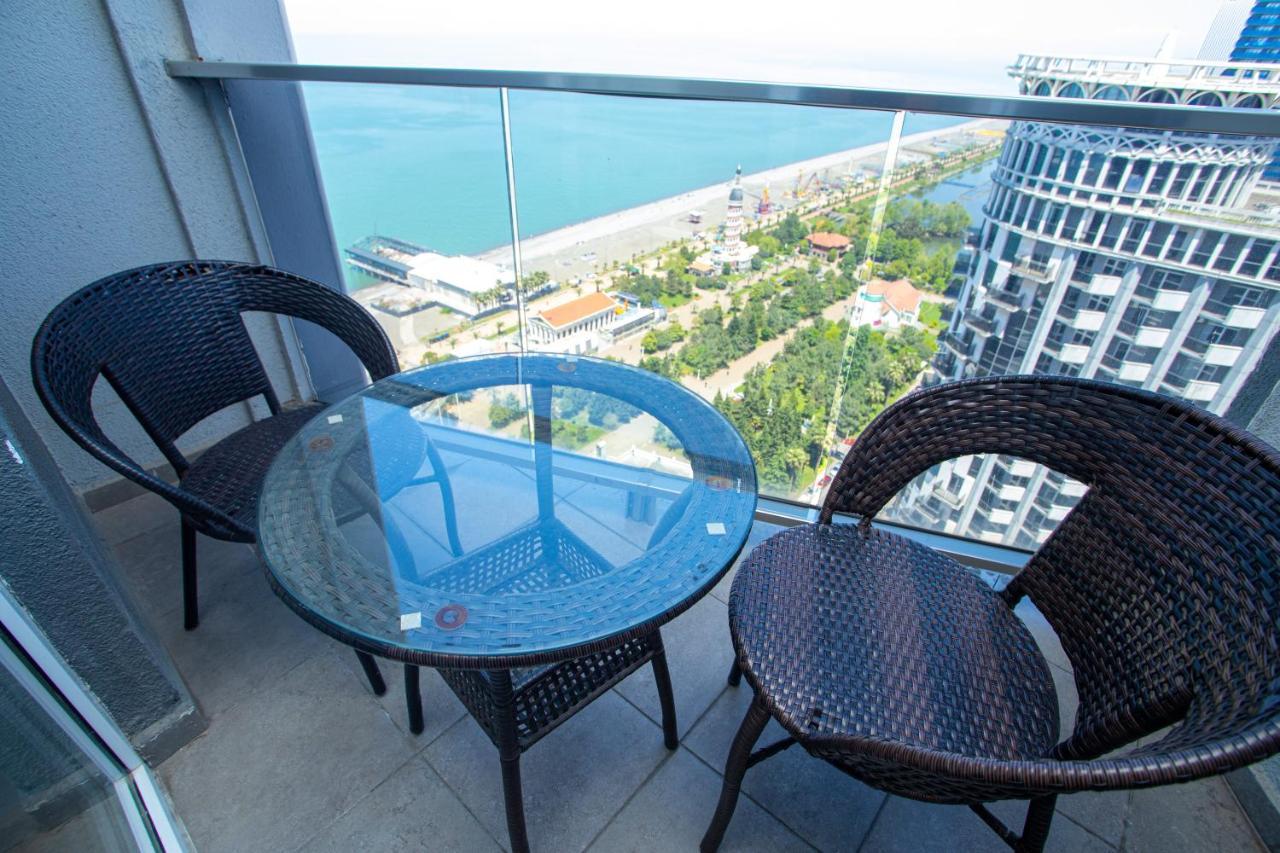 Sea To Sky Beachfront Studio Apartment With Stunning Sea Views In Batumi Ngoại thất bức ảnh