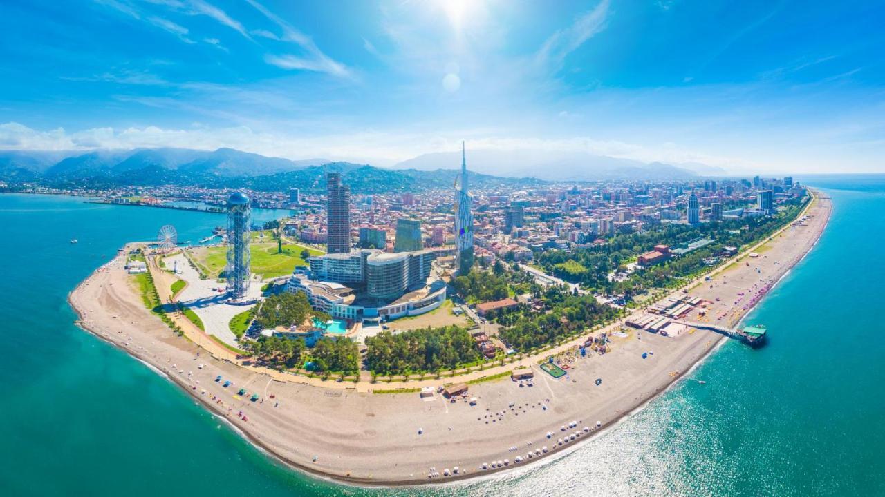 Sea To Sky Beachfront Studio Apartment With Stunning Sea Views In Batumi Ngoại thất bức ảnh