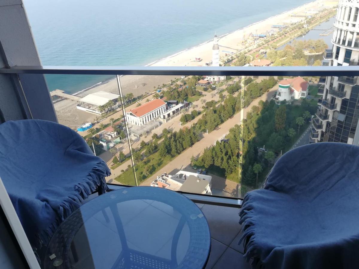 Sea To Sky Beachfront Studio Apartment With Stunning Sea Views In Batumi Ngoại thất bức ảnh